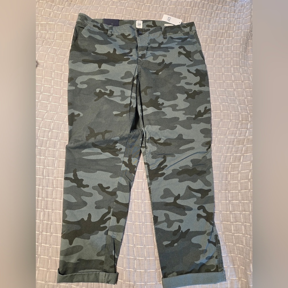 Camouflage Women's Gap Pants